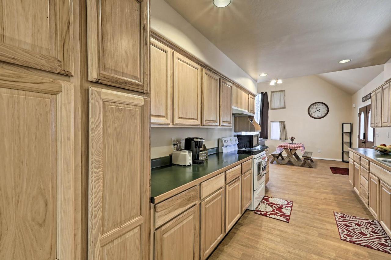 Family-Friendly Forested Home With Snow Play Area! Flagstaff Esterno foto